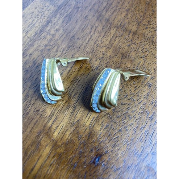 Vintage Large Rhinestone Gold Tone Clip On Earrings 1" Shell - Picture 6 of 6